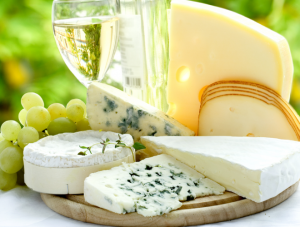 Vinho-branco-e-queijos
