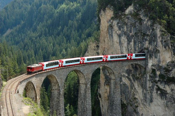 Glacier Express, Trem Panorâmico – Alpes Suícos