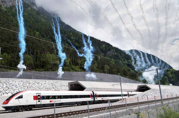 Trem pelos Alpes Suíços
