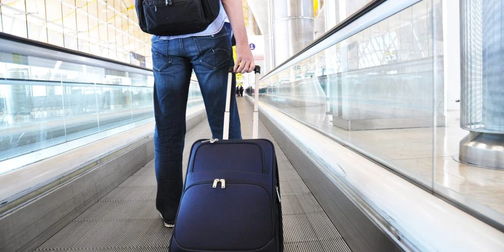 Posso antecipar meu voo sem custo?